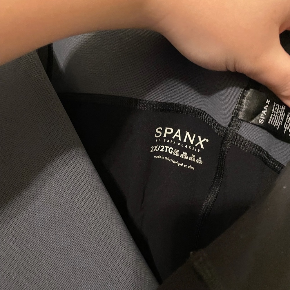 Spanx Sara Blakey Every.Wear Gloss Pocket Leggings View 4